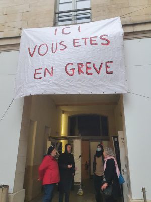 Camille Naget en soutien des grevistes du 104